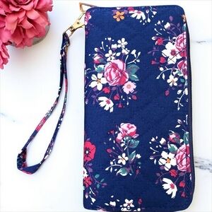 🌸 Bloom with Style! NWOT Blue Floral Quilted Wallet Purse 🌸 Perfect Gift!